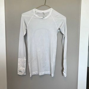 White Lululemon long sleeve shirt